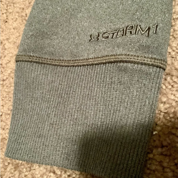 Women’s L Under Armour Hooded Sweatshirt Grey Pink.  Dark Gray with Pink symbol - Picture 6 of 7